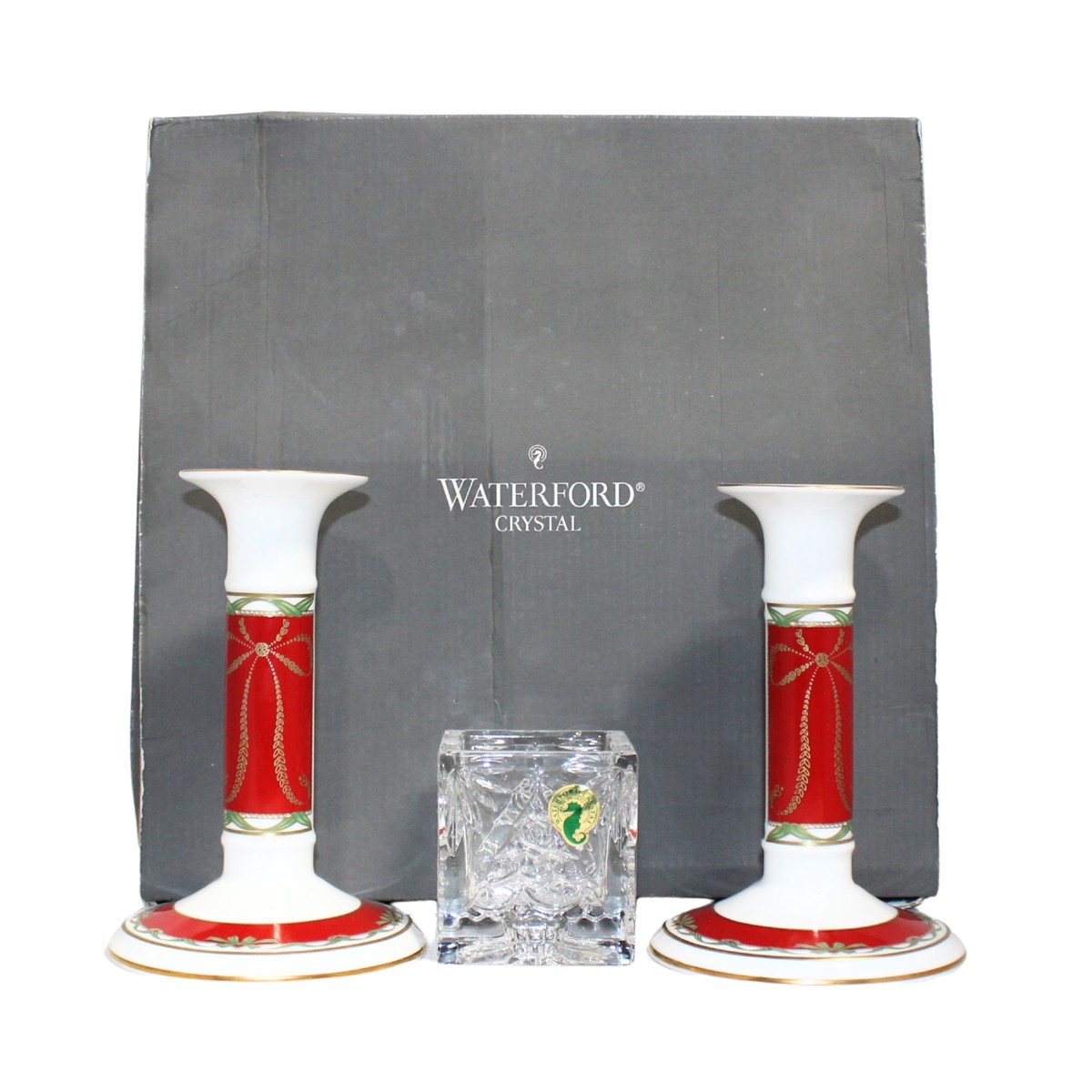Waterford Holiday Ribbons Candlesticks with Happy Holidays Tree Votive, 6.4″ – Boxed Set of 3 – Like New